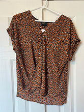 Load image into Gallery viewer, Large W5 Leopard Print Wrap Top
