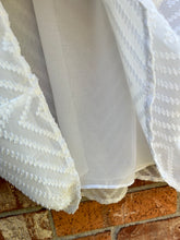 Load image into Gallery viewer, Large John Paul Richard Ivory Top
