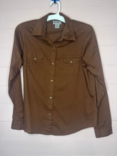 Load image into Gallery viewer, Large Wrangler Women’s Brown Western Pearl Snap Button Up Shirt
