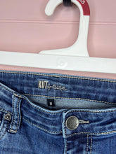 Load image into Gallery viewer, Size 8 KUT From The Kloth Distressed Denim Jeans
