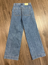 Load image into Gallery viewer, 26 Everlane The Wide Leg Jeans
