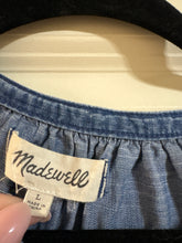 Load image into Gallery viewer, Large Madewell Chambray Top
