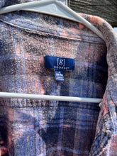Load image into Gallery viewer, Medium Mens Bleached Flannel Button Up
