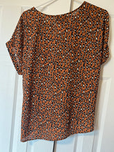 Load image into Gallery viewer, Large W5 Leopard Print Wrap Top
