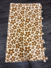 Load image into Gallery viewer, Retro Floral Pom Pom Throw Blanket
