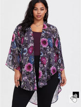 Load image into Gallery viewer, 5/6X Torrid Floral Metallic Plus Size Chiffon Shirttail Kimono
