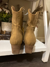 Load image into Gallery viewer, 9 DV by Dolce Vita Karyn Western Cowboy Boots
