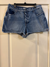 Load image into Gallery viewer, 16 Good American Denim Shorts
