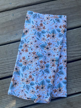 Load image into Gallery viewer, NWT Floral Cotton Kitchen Hand Towels Two Pack

