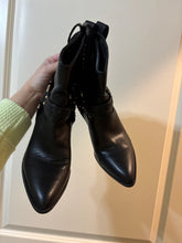 Load image into Gallery viewer, Size 6 Jessica Simpson Black Almond Toe Heeled Boots
