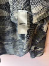 Load image into Gallery viewer, Large Maurices Camo Print Waffle Knit Hoodie

