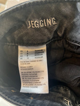 Load image into Gallery viewer, Size 8 American Eagle Black Distressed Jegging Skinny Jeans
