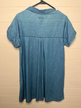 Load image into Gallery viewer, Medium Old Navy Chambray Short Sleeve Cotton Dress
