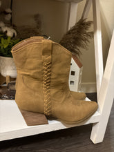 Load image into Gallery viewer, 9 DV by Dolce Vita Karyn Western Cowboy Boots
