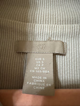 Load image into Gallery viewer, Small H&amp;M Tan Pullover
