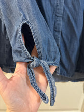 Load image into Gallery viewer, Large Madewell Chambray Top
