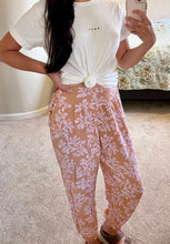 Load image into Gallery viewer, XL Aerie Tan &amp; Purple Printed Casual Jogger Pants
