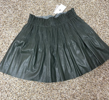 Load image into Gallery viewer, 7FAM Medium NWT Dark Green Faux Leather Pleated Mini Skirt
