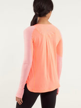Load image into Gallery viewer, Small Lululemon Run: Turn It Up Long Sleeve
Pop Orange / Dune / Wagon Stripe Pop Orange
