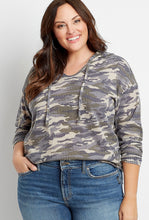 Load image into Gallery viewer, Large Maurices Camo Print Waffle Knit Hoodie
