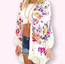 Load image into Gallery viewer, Large Umgee Floroal Boho Fringe Kimono
