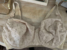 Load image into Gallery viewer, Delicates 38DD Ivory Lace Bra
