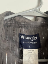 Load image into Gallery viewer, Wrangler Large Men’s Silver Stripe Gray Long Sleeve Western Pearl Snap Button Up Shirt
