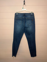 Load image into Gallery viewer, Size 6 1822 Denim Raw Hem Jeans
