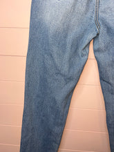 Load image into Gallery viewer, Size 13 Cello Distressed Mom Jeams

