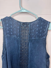 Load image into Gallery viewer, Small Knox Rose Blue Sleeveless Cardigan
