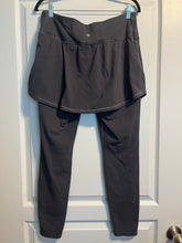 Load image into Gallery viewer, Large Athleta High Rise Chaturanga 2 in 1 Tight Leggings
