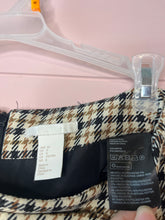 Load image into Gallery viewer, Size 8 H&amp;M Plaid Printed Mini Skirt
