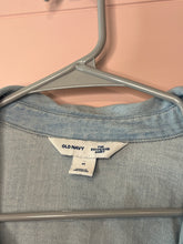 Load image into Gallery viewer, Medium Old Navy Boyfriend Fit Button Up Shirt
