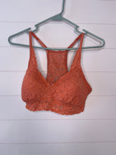 Load image into Gallery viewer, Aerie Large Lace Bralette
