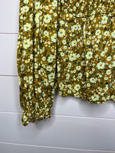 Load image into Gallery viewer, Large Old Navy V-Neck Floral Top
