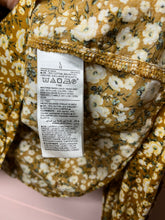 Load image into Gallery viewer, Large Old Navy V-Neck Floral Top

