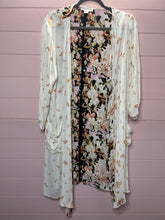 Load image into Gallery viewer, Medium Band Of Gypsies Cream Floral Kimono Cardigan

