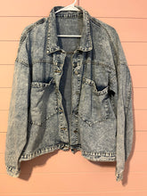 Load image into Gallery viewer, Xl Thin Acid Washed Denim Trucker Jacket
