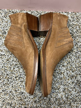 Load image into Gallery viewer, 7.5 Gianni Bini Lets Dance Brown Leather Pointy Toe Cowboy Booties
