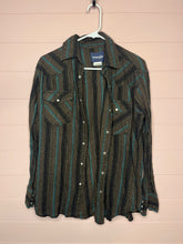 Load image into Gallery viewer, Medium Men’s Wrangler Pearl Snap Shirt
