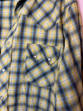 Load image into Gallery viewer, Large Mens Wrangler Plaid Pearl Snap Button Up Shirt
