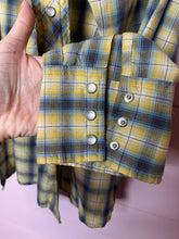 Load image into Gallery viewer, Large Mens Wrangler Plaid Pearl Snap Button Up Shirt
