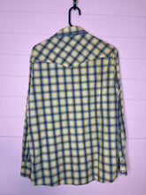 Load image into Gallery viewer, Large Mens Wrangler Plaid Pearl Snap Button Up Shirt
