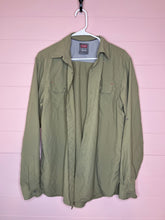 Load image into Gallery viewer, Medium Wrangler Men’s Outdoor Button Up Fishing Shirt
