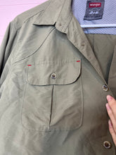 Load image into Gallery viewer, Medium Wrangler Men’s Outdoor Button Up Fishing Shirt
