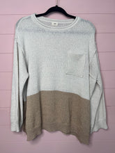 Load image into Gallery viewer, Large O&amp;O Thin Lightweight Sweater
