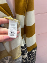 Load image into Gallery viewer, Medium Impressions Stripe Leopard Top
