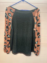 Load image into Gallery viewer, Medium Leopard Print Shirt
