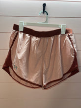 Load image into Gallery viewer, Large Under Armour Loose Fit Athletic Shorts
