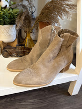 Load image into Gallery viewer, 7.5 Dolce Vita NWOT Almond Toe Cowboy Ankle Booties
